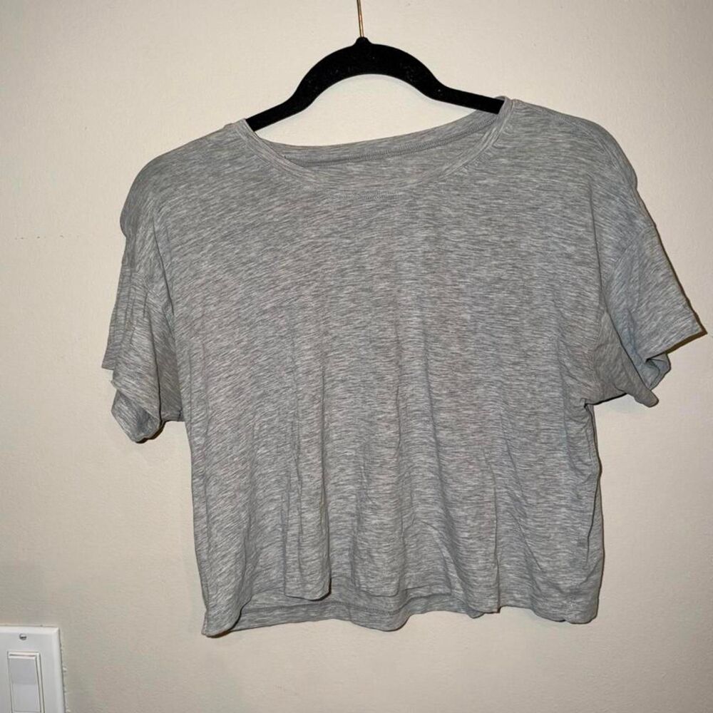 Lululemon cropped tee